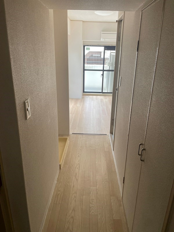 カサベラ岡本の内装|３１９号室の室内写真です。廊下写真です。