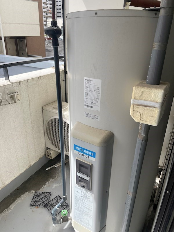 カサベラ岡本の発電・温水設備|３１９号室の電気温水器です。