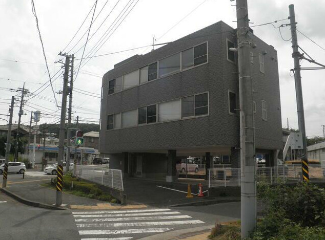 カーナ西大竹ビルの外観