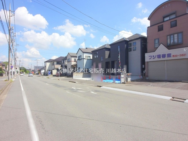 月々６万円台～　新築戸建　川越市かすみ野20期の前面道路含む現地写真|前面道路：16.0ｍ公道に7.55ｍ接道！お車の出し入れもラクラクです♪