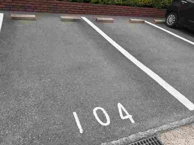 ルクプル　プラースの駐車場