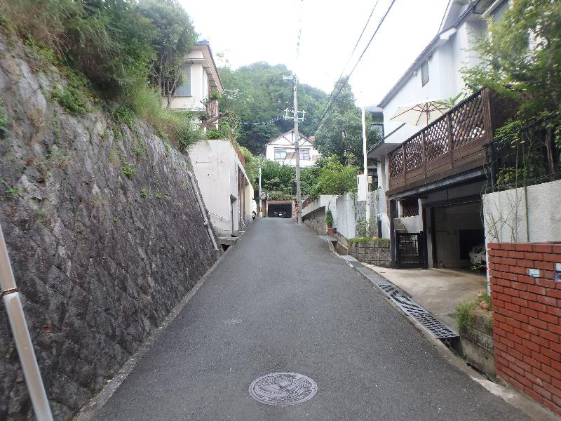 西宮市苦楽園四番町　土地のその他|東側前面道路