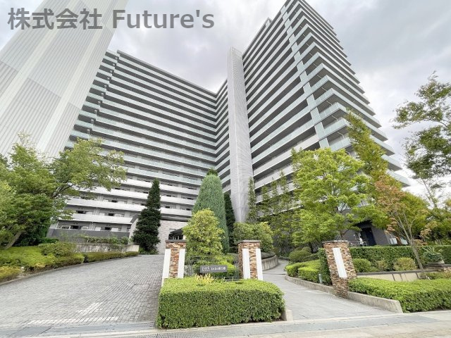 パークホームズＬａＬａ新三郷の外観|平成26年築3LDK。
JR武蔵野線「新三郷」駅徒歩3分です。
安心のダブルオートロックシステム。
