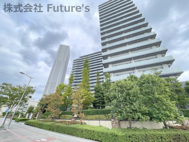 パークホームズＬａＬａ新三郷の外観|平成26年築3LDK。
JR武蔵野線「新三郷」駅徒歩3分です。
安心のダブルオートロックシステム。
