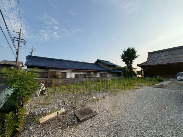売土地　大垣市南一色町　60.22坪の外観|現地(2025年7月7日)撮影　写真に見えているマンホールよりは奥が敷地になります