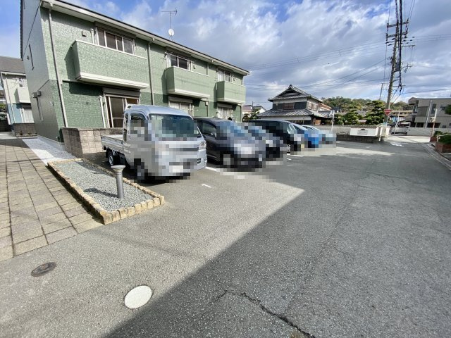 アルペジオ西浜　B棟の駐車場
