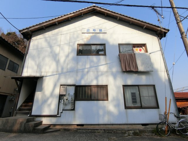 フローレンス勝田2号棟の外観