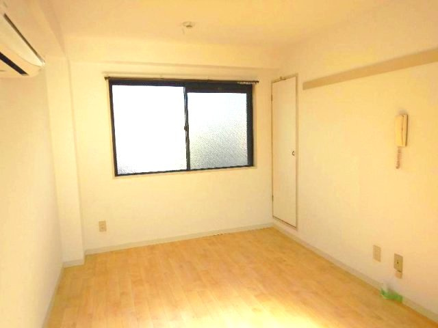 ハピネス武庫之荘西の洋室|コンパクトで使いやすい洋室です