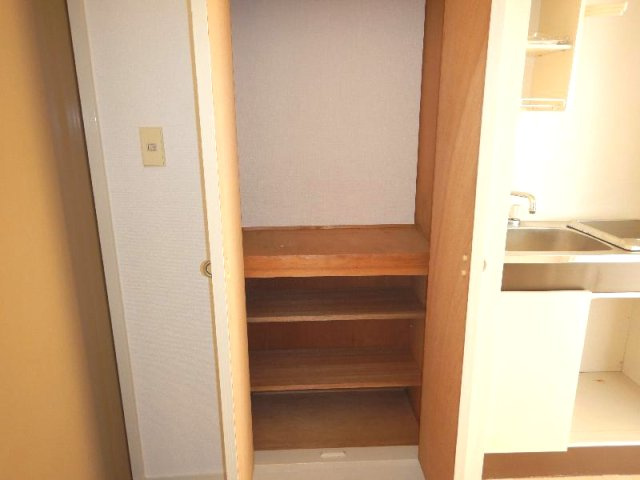 ハピネス武庫之荘西の玄関|下駄箱です