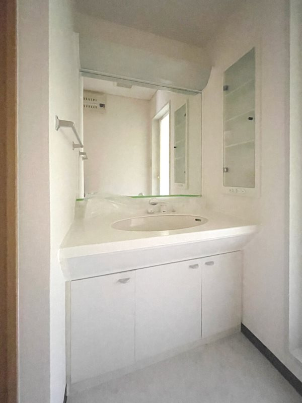 ライオンズマンション篠原北町の独立洗面台|交換済み化粧台