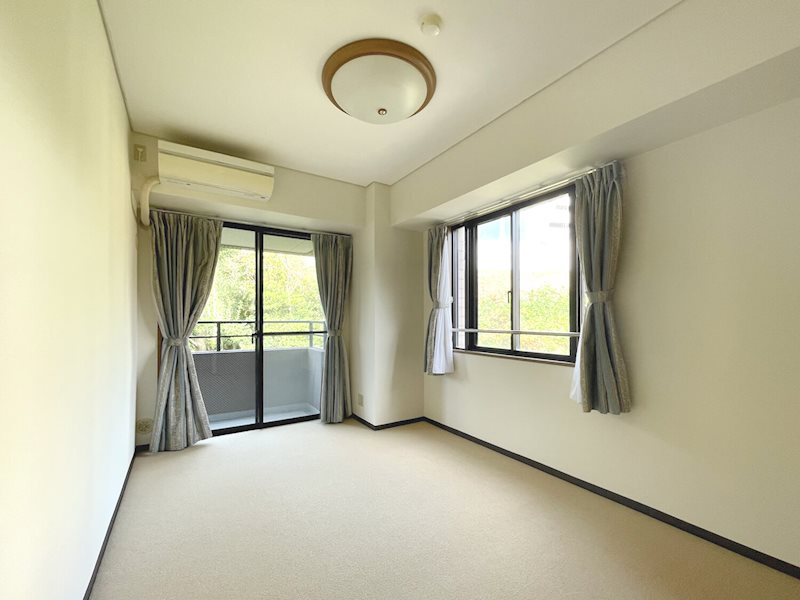 ライオンズマンション篠原北町の洋室|二面採光◎