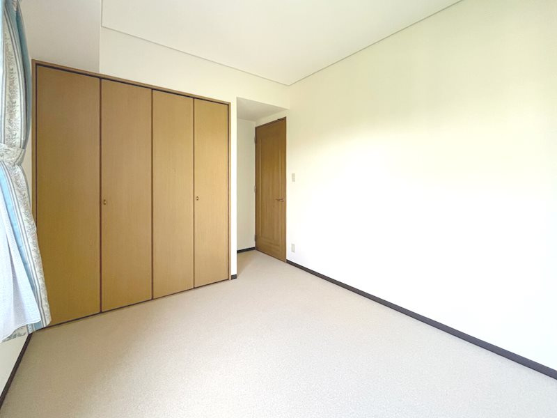 ライオンズマンション篠原北町の洋室|収納もたっぷり◎