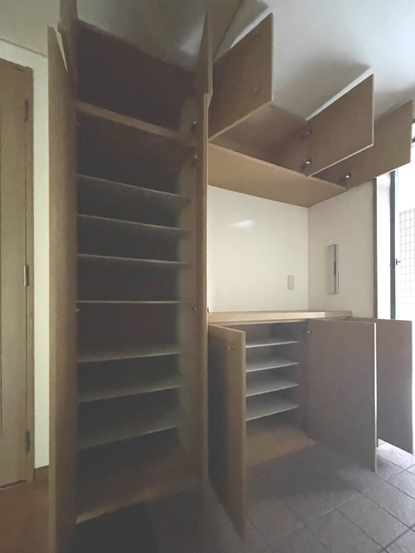 ライオンズマンション篠原北町の収納|すっきりとした玄関はシューズボックスつき。靴を収納できることで散らかりにくく、第一印象がよくなります。出入りの起点となるため、使い易い玄関だと外出、帰宅が快適になります。