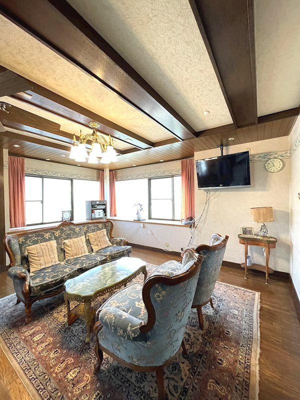 上谷上ヤンゲン戸建の居間・リビング|お客様をおもてなしするのにピッタリなリビングです