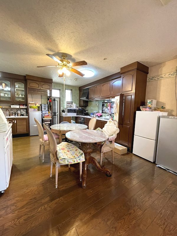 上谷上ヤンゲン戸建のキッチン|広々としたキッチンで料理がしやすい造りとなっております