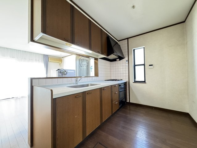 星和台2丁目戸建のキッチン|広々としたキッチンは毎日の料理を楽しい時間にしてくれます。