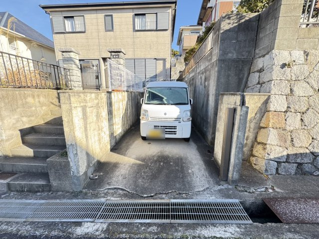 星和台2丁目戸建の駐車場