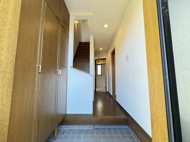 星和台2丁目戸建の玄関