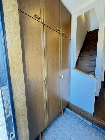 星和台2丁目戸建の玄関