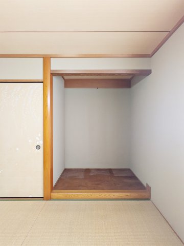 星和台2丁目戸建の和室|和の趣を感じる、風情ある床の間。
