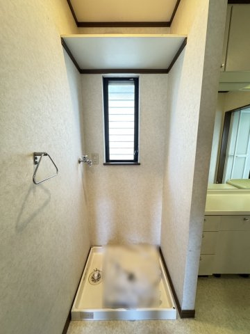 星和台2丁目戸建の洗面所