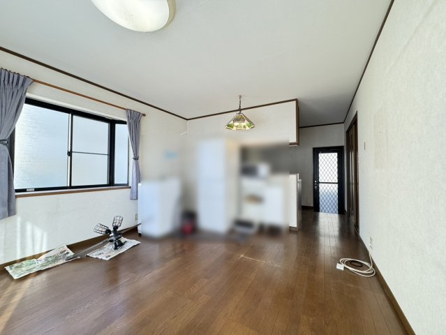 星和台2丁目戸建の居間・リビング