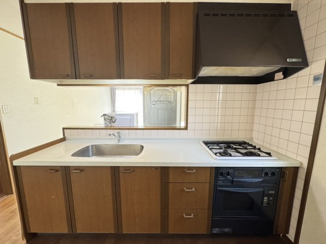 星和台2丁目戸建のキッチン|水回りがとにかく綺麗！そのままでも十分使えます。