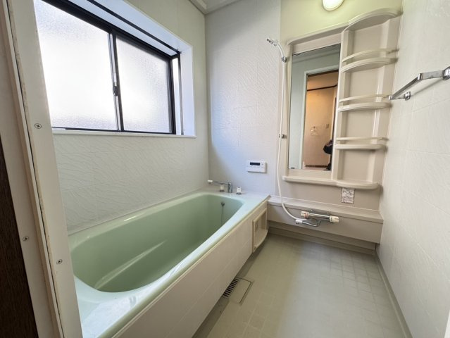 星和台2丁目戸建の浴室
