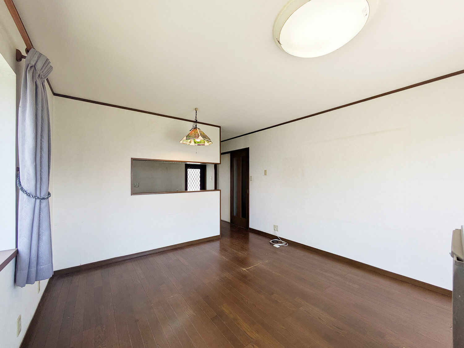 星和台2丁目戸建の居間・リビング|開放感のある間取りで、家族との団らんやくつろぎの時間をより豊かに彩ります。