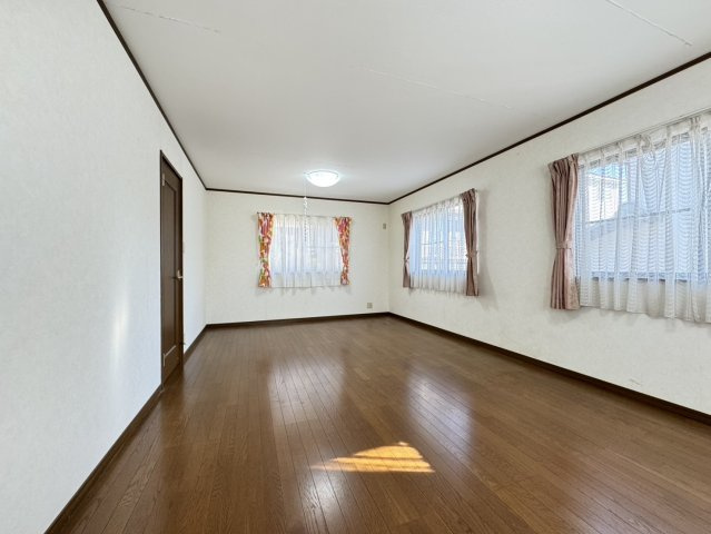 星和台2丁目戸建の洋室