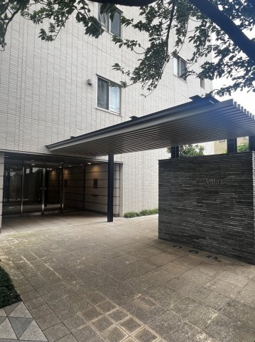 グローリオ蘆花公園ヴィラG棟のエントランス