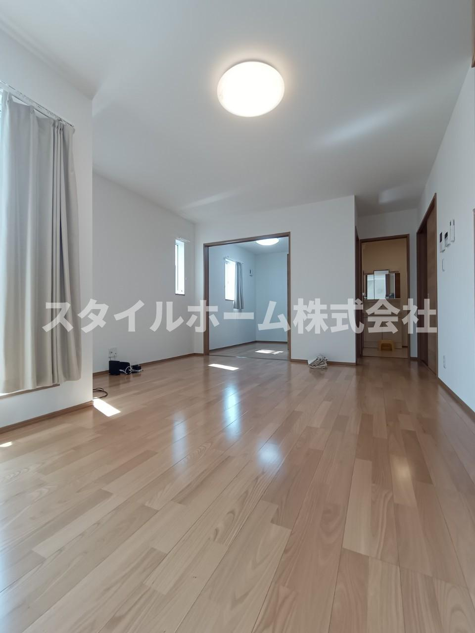 カーサ伊奈駅前の居間・リビング