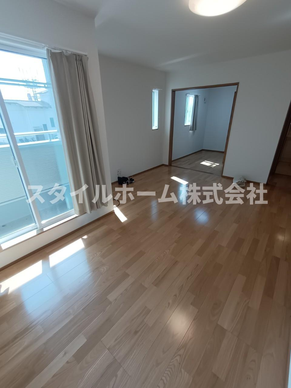 カーサ伊奈駅前の居間・リビング