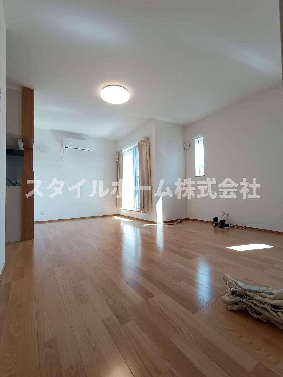 カーサ伊奈駅前の居間・リビング