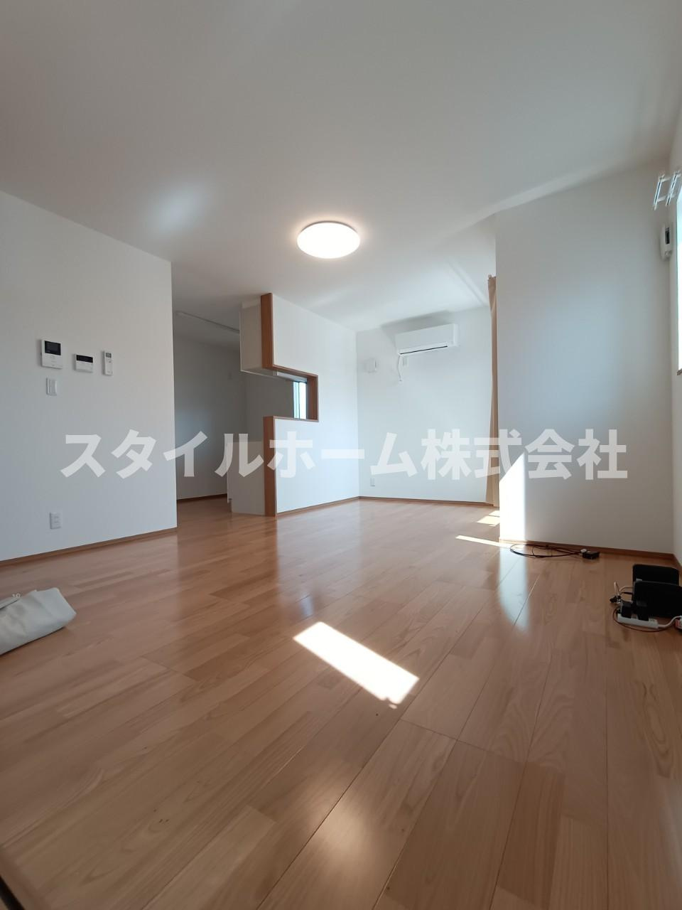 カーサ伊奈駅前の居間・リビング