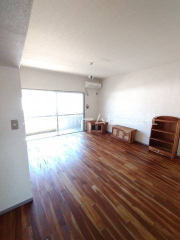 ユトリロ前田南の居間・リビング|別部屋写真です。