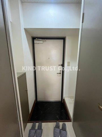 兎我野町聚楽マンションの玄関|明るい玄関です