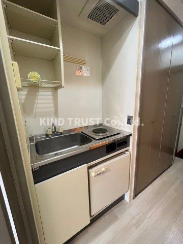 兎我野町聚楽マンションのキッチン|コンパクトなキッチンで掃除もラクラク