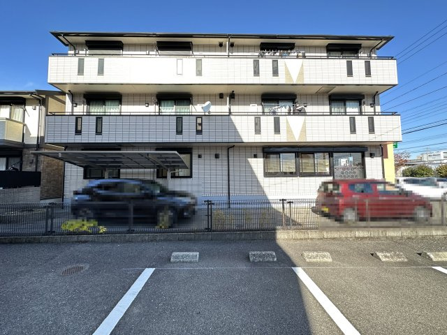 ビーンズ南川添Ⅰの駐車場