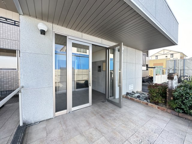 フィネス南川添のエントランス