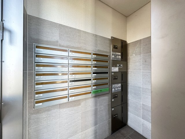 フィネス南川添のエントランス