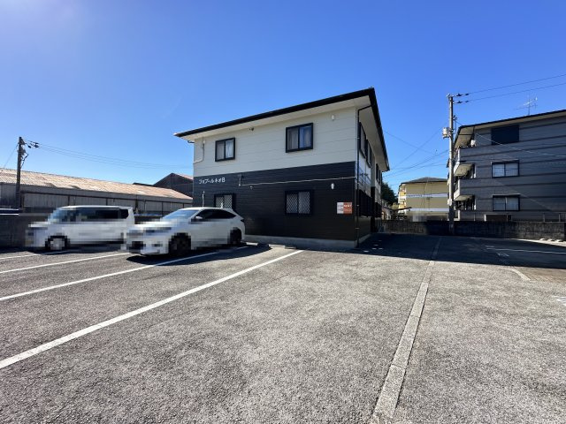 フォブールネオの駐車場