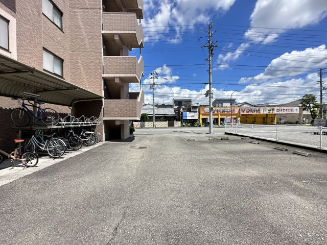プルミエールの駐車場