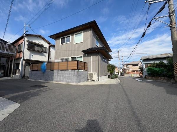和歌山市黒田　中古戸建の前面道路含む現地写真