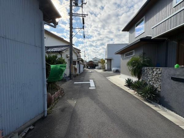 和歌山市黒田　中古戸建の前面道路含む現地写真