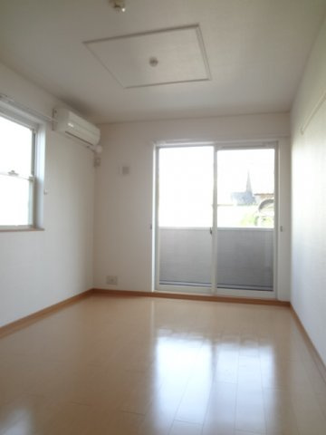 アイリスの居間・リビング|内装は落ち着いています