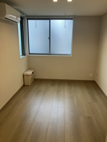 【洋室】 | ウィンズ・パレHANEKO