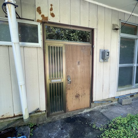 室蘭市本輪西町3丁目12-8アパートの玄関