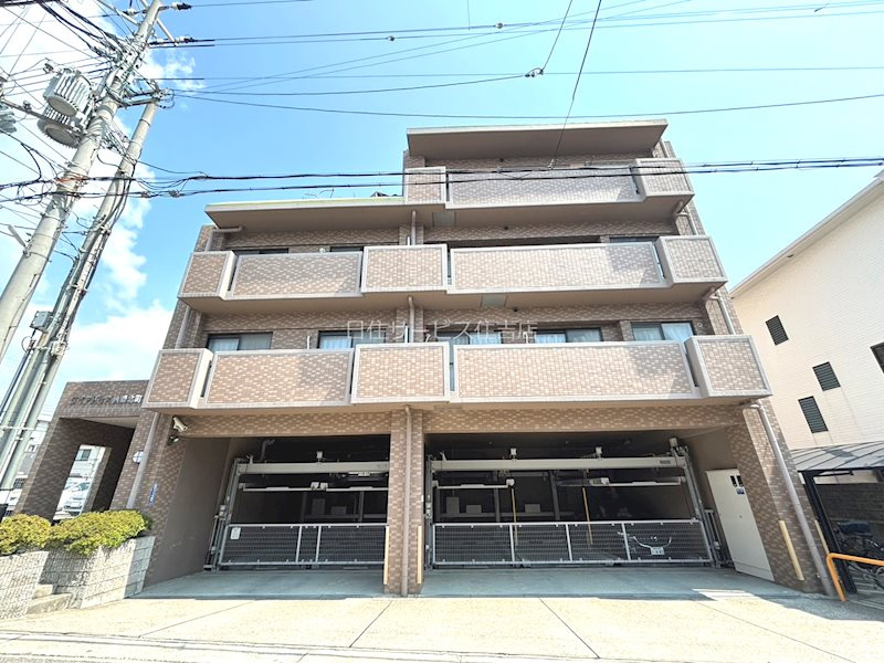 ダイアパレス魚崎北町の外観|駐車場は機械式です。住戸数に対して十分な駐車場があり、R6年9月現在空きもあります。