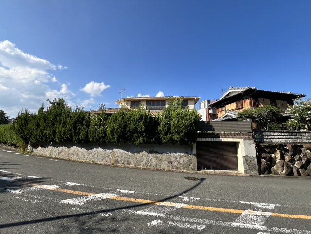 吹田市桃山台3丁目　邸宅用地の前面道路含む現地写真